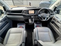 USED 2022 VOLKSWAGEN TRANSPORTER 2.0 TDI T32 Highline Kombi Double Cab 5dr Diesel DSG FWD LWB High Roof Euro 6 (s/s) (150 ps) ELECTRIC DOORS, LEATHER, LED HEADLIGHTS