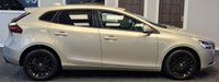 USED 2017 17 VOLVO V40 2.0 D3 Momentum Nav Plus Hatchback 5dr Diesel Manual Euro 6 (s/s) (150 ps) 