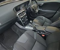 USED 2017 17 VOLVO V40 2.0 D3 Momentum Nav Plus Hatchback 5dr Diesel Manual Euro 6 (s/s) (150 ps) 