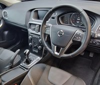USED 2017 17 VOLVO V40 2.0 D3 Momentum Nav Plus Hatchback 5dr Diesel Manual Euro 6 (s/s) (150 ps) 