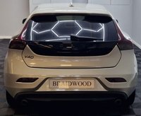 USED 2017 17 VOLVO V40 2.0 D3 Momentum Nav Plus Hatchback 5dr Diesel Manual Euro 6 (s/s) (150 ps) 