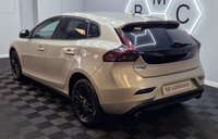 USED 2017 17 VOLVO V40 2.0 D3 Momentum Nav Plus Hatchback 5dr Diesel Manual Euro 6 (s/s) (150 ps) 