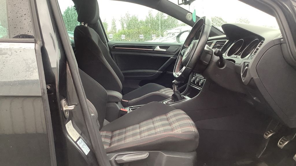 USED 2016 16 VOLKSWAGEN GOLF 2.0 TSI BlueMotion Tech GTI Hatchback 5dr Petrol Manual Euro 6 (s/s) (220 ps) 