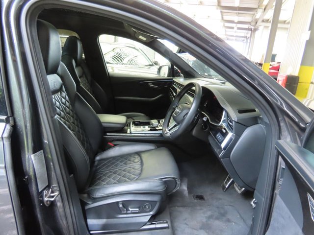 View our AUDI Q7