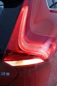 USED 2019 19 VOLVO V40 1.5 T3 Inscription Edition Hatchback 5dr Petrol Auto Euro 6 (s/s) (152 ps) SATNAV, CAMERA, SENSORS