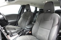 USED 2018 68 VOLVO V40 CROSS COUNTRY 1.5 T3 GPF Nav Plus Hatchback 5dr Petrol Auto Euro 6 (s/s) (152 ps) EXCELLENT HISTORY+SAT NAV