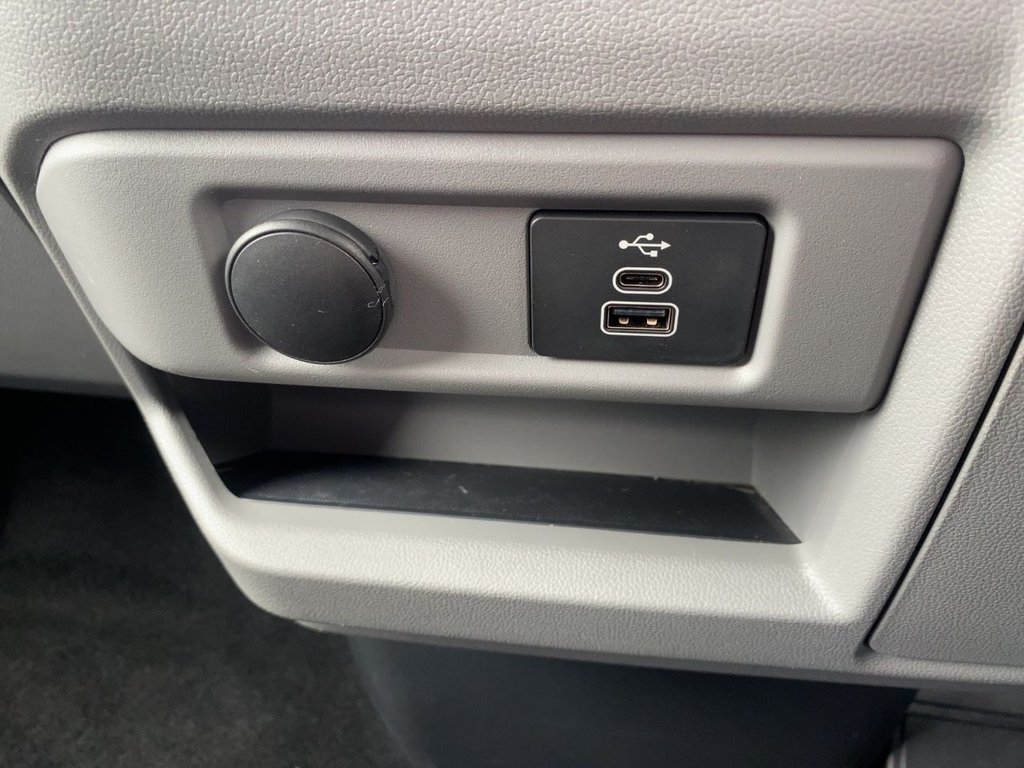 USED 2025 25 FORD TOURNEO CUSTOM 2.0 320 EcoBlue Titanium Minibus Double Cab 5dr Diesel Auto L2 Euro 6 (s/s) (170 ps) CARPLAY+SATNAV+KEYLESS+CLIMATE