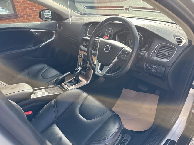 View our VOLVO V40 CROSS COUNTRY