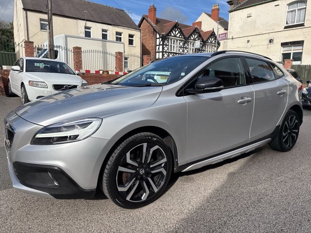 View our VOLVO V40 CROSS COUNTRY