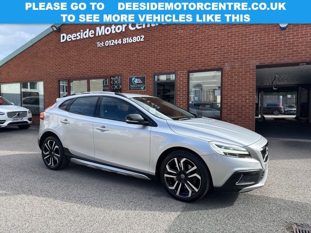 2019 19 VOLVO V40 CROSS COUNTRY 1.5 T3 GPF Pro Hatchback 5dr Petrol Auto Euro 6 (s/s) (152 ps) Stamped service book : Bluetooth : Sat Nav : DAB Radio : Air-conditioning :       Leather upholstery : Isofix : Rear view camera : Rear parking sensors : Rear parcel shelf