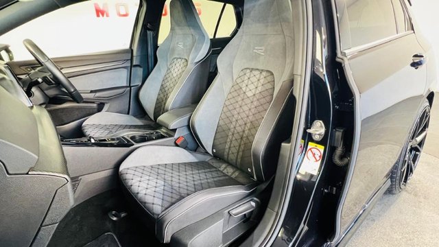 View our VOLKSWAGEN GOLF