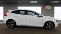 USED 2019 19 VOLVO V40 2.0 T2 GPF R-Design Hatchback 5dr Petrol Manual Euro 6 (s/s) (122 ps) Alloy wheels - Rear parking sensors