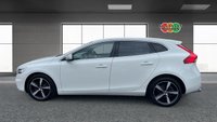 USED 2019 19 VOLVO V40 2.0 T2 GPF R-Design Hatchback 5dr Petrol Manual Euro 6 (s/s) (122 ps) Alloy wheels - Rear parking sensors