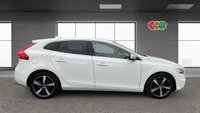 USED 2019 19 VOLVO V40 2.0 T2 GPF R-Design Hatchback 5dr Petrol Manual Euro 6 (s/s) (122 ps) Alloy wheels - Rear parking sensors