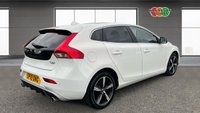USED 2019 19 VOLVO V40 2.0 T2 GPF R-Design Hatchback 5dr Petrol Manual Euro 6 (s/s) (122 ps) Alloy wheels - Rear parking sensors