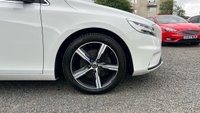 USED 2019 19 VOLVO V40 2.0 T2 GPF R-Design Hatchback 5dr Petrol Manual Euro 6 (s/s) (122 ps) Alloy wheels - Rear parking sensors