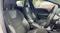 USED 2019 19 VOLVO V40 2.0 T2 GPF R-Design Hatchback 5dr Petrol Manual Euro 6 (s/s) (122 ps) Alloy wheels - Rear parking sensors