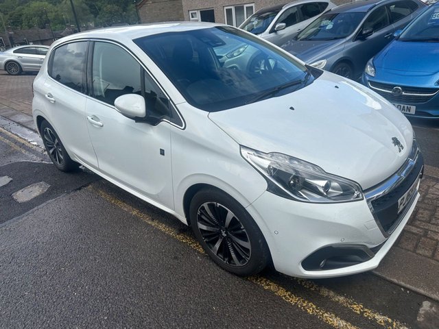 View our PEUGEOT 208