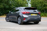 USED 2024 24 FORD FOCUS 1.0T EcoBoost MHEV ST-Line Hatchback 5dr Petrol Hybrid Manual Euro 6 (s/s) (125 ps) MAGNETIC GREY METALLIC PAINTWORK + APPLE CARPLAY + F&R PARKING SENSORS