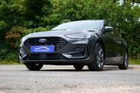 USED 2024 24 FORD FOCUS 1.0T EcoBoost MHEV ST-Line Hatchback 5dr Petrol Hybrid Manual Euro 6 (s/s) (125 ps) MAGNETIC GREY METALLIC PAINTWORK + APPLE CARPLAY + F&R PARKING SENSORS
