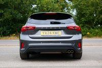 USED 2024 24 FORD FOCUS 1.0T EcoBoost MHEV ST-Line Hatchback 5dr Petrol Hybrid Manual Euro 6 (s/s) (125 ps) MAGNETIC GREY METALLIC PAINTWORK + APPLE CARPLAY + F&R PARKING SENSORS