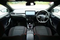 USED 2024 24 FORD FOCUS 1.0T EcoBoost MHEV ST-Line Hatchback 5dr Petrol Hybrid Manual Euro 6 (s/s) (125 ps) MAGNETIC GREY METALLIC PAINTWORK + APPLE CARPLAY + F&R PARKING SENSORS