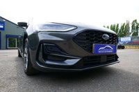 USED 2024 24 FORD FOCUS 1.0T EcoBoost MHEV ST-Line Hatchback 5dr Petrol Hybrid Manual Euro 6 (s/s) (125 ps) MAGNETIC GREY METALLIC PAINTWORK + APPLE CARPLAY + F&R PARKING SENSORS