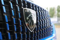 USED 2024 24 PEUGEOT 2008 1.2 PureTech Allure SUV 5dr Petrol Manual Euro 6 (s/s) (130 ps) VERTIGO BLUE METALLIC PAINTWORK + REVERSE CAMERA + APPLE CARPLAY