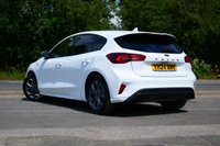 USED 2024 24 FORD FOCUS 1.0T EcoBoost MHEV ST-Line Hatchback 5dr Petrol Hybrid DCT Euro 6 (s/s) (155 ps) FROZEN WHITE METALLIC PAINTWORK + CARPLAY + PARK SENSORS + TINTS