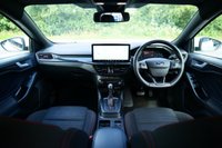 USED 2024 24 FORD FOCUS 1.0T EcoBoost MHEV ST-Line Hatchback 5dr Petrol Hybrid DCT Euro 6 (s/s) (155 ps) FROZEN WHITE METALLIC PAINTWORK + CARPLAY + PARK SENSORS + TINTS