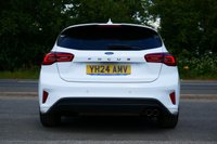 USED 2024 24 FORD FOCUS 1.0T EcoBoost MHEV ST-Line Hatchback 5dr Petrol Hybrid DCT Euro 6 (s/s) (155 ps) FROZEN WHITE METALLIC PAINTWORK + CARPLAY + PARK SENSORS + TINTS
