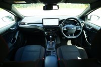 USED 2024 24 FORD FOCUS 1.0T EcoBoost MHEV ST-Line Hatchback 5dr Petrol Hybrid DCT Euro 6 (s/s) (155 ps) FROZEN WHITE METALLIC PAINTWORK + CARPLAY + PARK SENSORS + TINTS