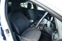 USED 2024 24 FORD FOCUS 1.0T EcoBoost MHEV ST-Line Hatchback 5dr Petrol Hybrid DCT Euro 6 (s/s) (155 ps) FROZEN WHITE METALLIC PAINTWORK + CARPLAY + PARK SENSORS + TINTS