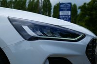USED 2024 24 FORD FOCUS 1.0T EcoBoost MHEV ST-Line Hatchback 5dr Petrol Hybrid DCT Euro 6 (s/s) (155 ps) FROZEN WHITE METALLIC PAINTWORK + CARPLAY + PARK SENSORS + TINTS