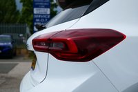USED 2024 24 FORD FOCUS 1.0T EcoBoost MHEV ST-Line Hatchback 5dr Petrol Hybrid DCT Euro 6 (s/s) (155 ps) FROZEN WHITE METALLIC PAINTWORK + CARPLAY + PARK SENSORS + TINTS