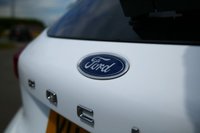 USED 2024 24 FORD FOCUS 1.0T EcoBoost MHEV ST-Line Hatchback 5dr Petrol Hybrid DCT Euro 6 (s/s) (155 ps) FROZEN WHITE METALLIC PAINTWORK + CARPLAY + PARK SENSORS + TINTS