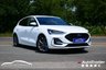 USED 2024 24 FORD FOCUS 1.0T EcoBoost MHEV ST-Line Hatchback 5dr Petrol Hybrid DCT Euro 6 (s/s) (155 ps) FROZEN WHITE METALLIC PAINTWORK + CARPLAY + PARK SENSORS + TINTS