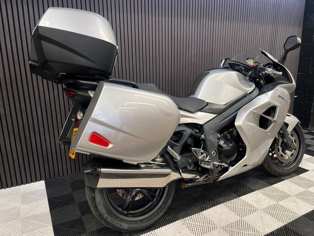 View our TRIUMPH Sprint GT 1050