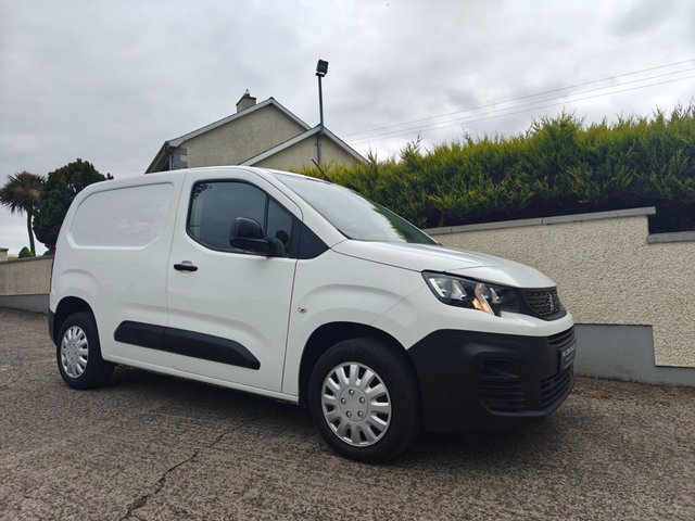 View our PEUGEOT PARTNER