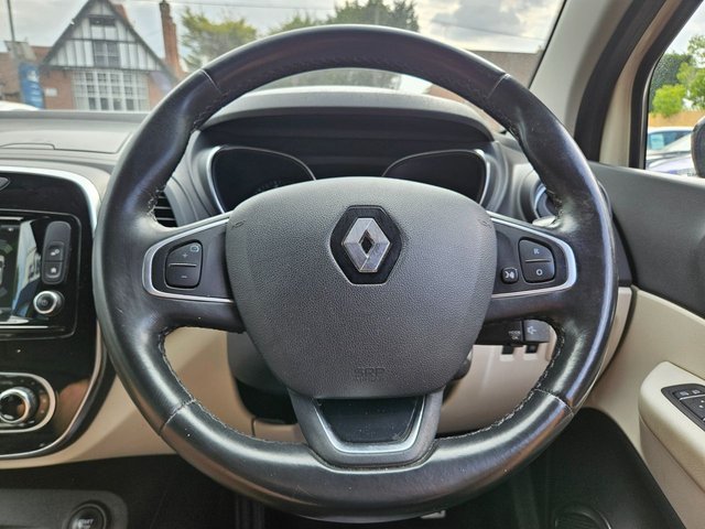 View our RENAULT CAPTUR