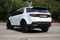 USED 2020 70 LAND ROVER DISCOVERY SPORT 2.0 D180 MHEV SE SUV 5dr Diesel Auto 4WD Euro 6 (s/s) (180 ps) FUJI WHITE PAINTWORK + REVERSE CAMERA + APPLE CARPLAY