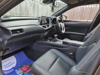 USED 2023 23 LEXUS UX 2.0 250h F Sport Design SUV 5dr Petrol Hybrid E-CVT Euro 6 (s/s) (184 ps) ** WE OFFER FINANCE ON THIS CAR **