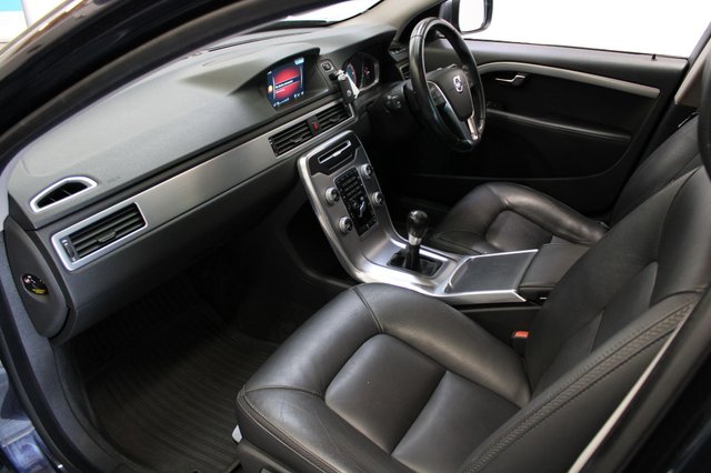 View our VOLVO XC70