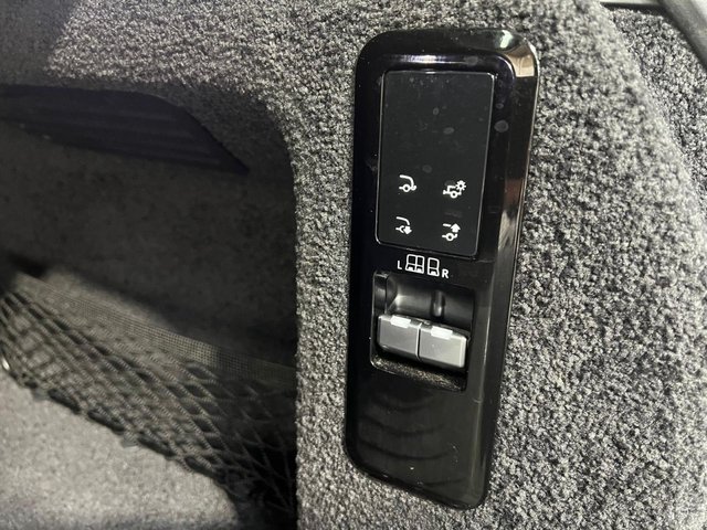 View our LAND ROVER RANGE ROVER
