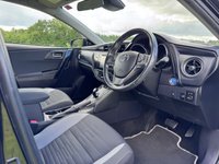 USED 2017 67 TOYOTA AURIS 1.8 VVT-h Icon Tech Hatchback 5dr Petrol Hybrid CVT Euro 6 (s/s) (136 ps) 