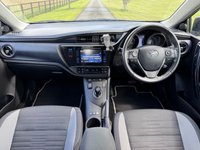 USED 2017 67 TOYOTA AURIS 1.8 VVT-h Icon Tech Hatchback 5dr Petrol Hybrid CVT Euro 6 (s/s) (136 ps) 