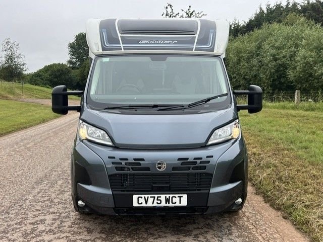 View our SWIFT ESCAPE 674