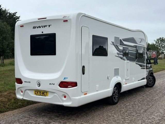 View our SWIFT ESCAPE 674