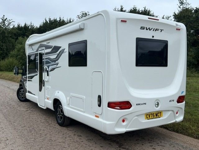 View our SWIFT ESCAPE 674