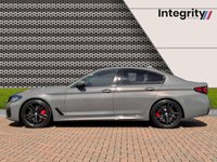 USED 2021 21 BMW 5 SERIES 4.4 M550i V8 Saloon 4dr Petrol Steptronic xDrive Euro 6 (s/s) (530 ps) Technology Pack | Visibility Pack